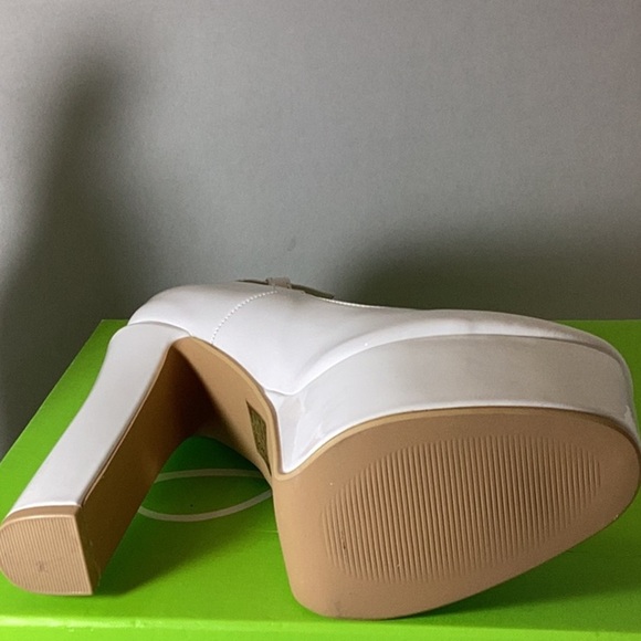 Lady Godiva Abbey Women's Platform Pump - Picture 11 of 13